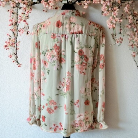 OLM Mint Green Floral Ruffle Trim Tie Neck Blouse
Size Large - Picture 8 of 15